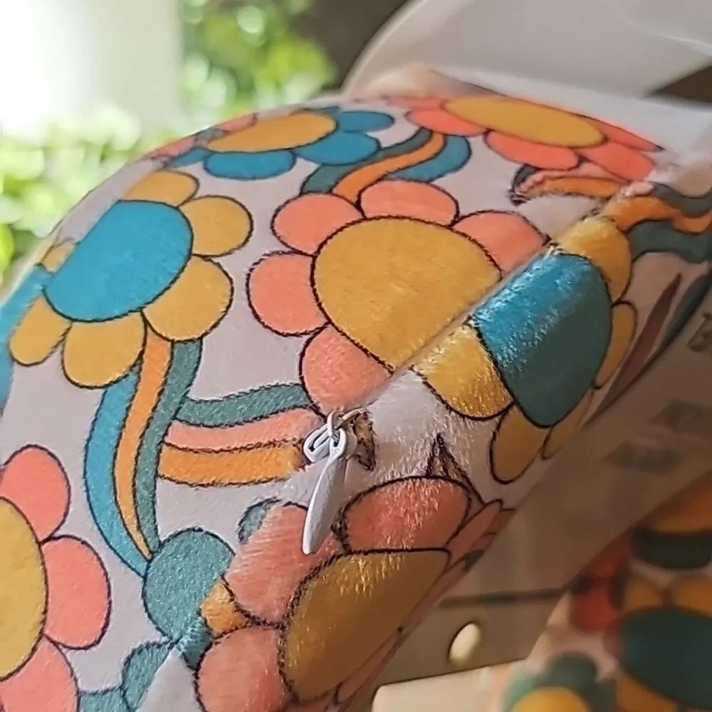Floral Boho memory foam neck pillow - Picture 3 of 6